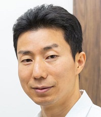 もとび美容外科クリニックの西尾謙三郎医師